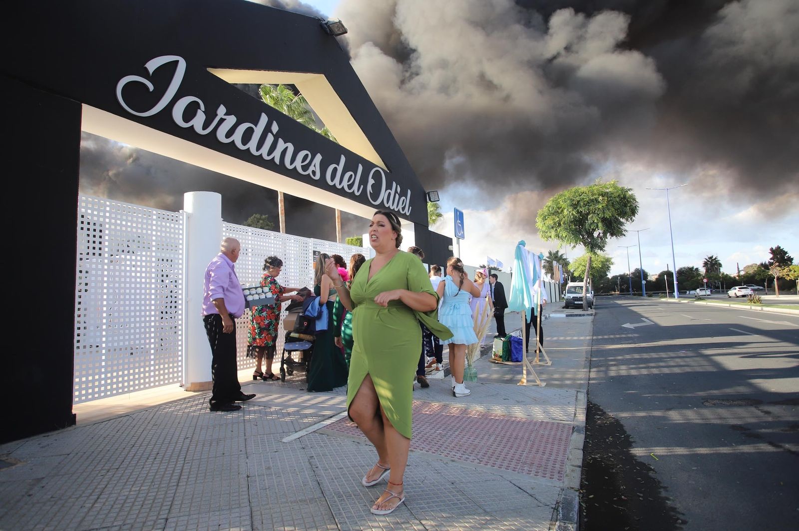 Imágenes del incendio en las instalaciones de Hierros España