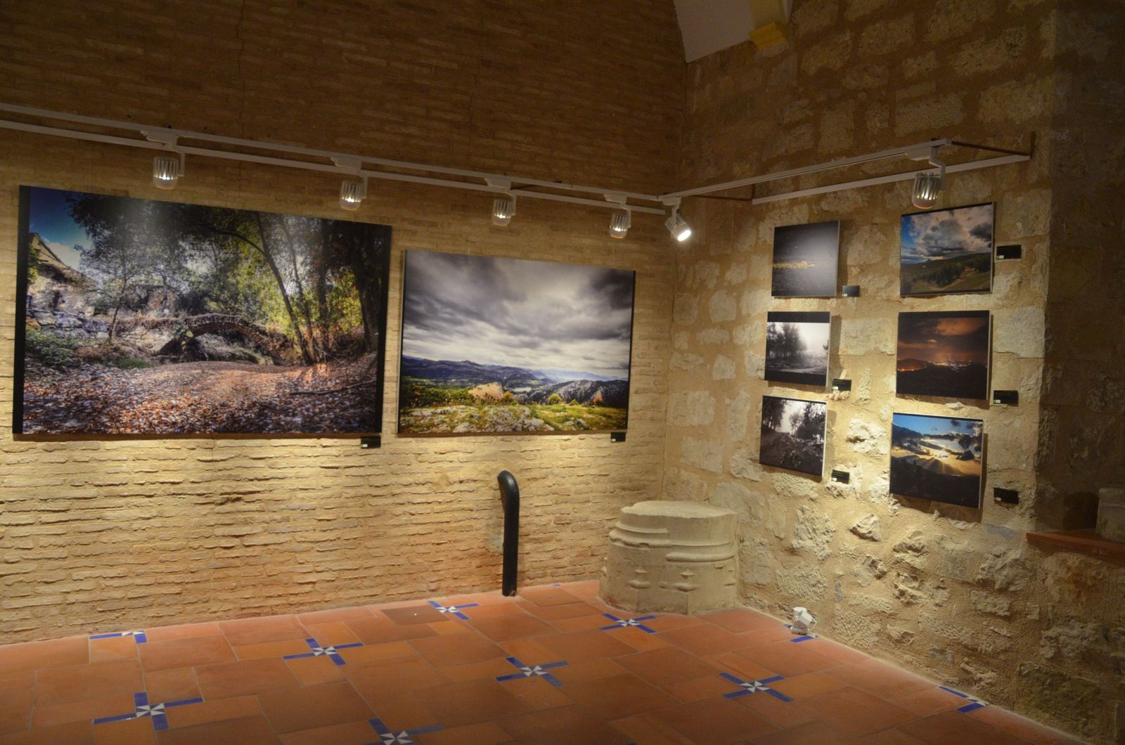 Viajar por Jaén sin moverse de la sala: la exposición ‘Paisajes’ que invita a caminar el territorio, en imágenes