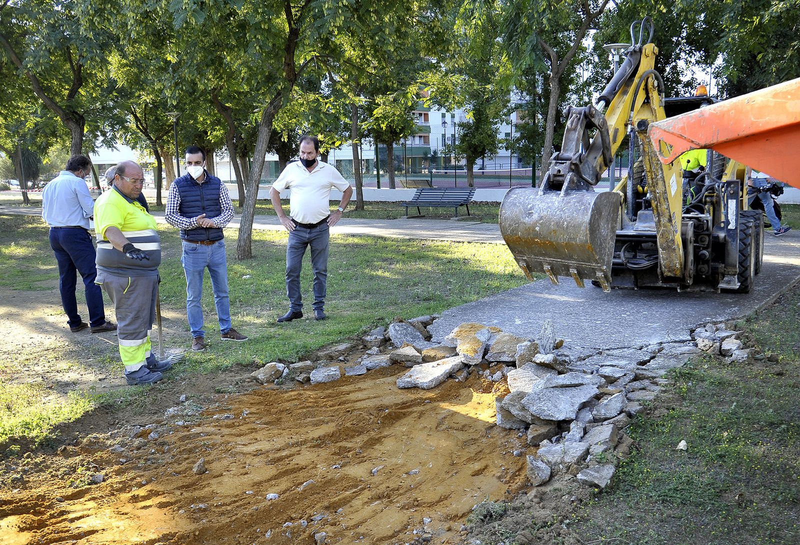 José Antonio Díaz, en la visita a las obras del pasaje de El Almendral.