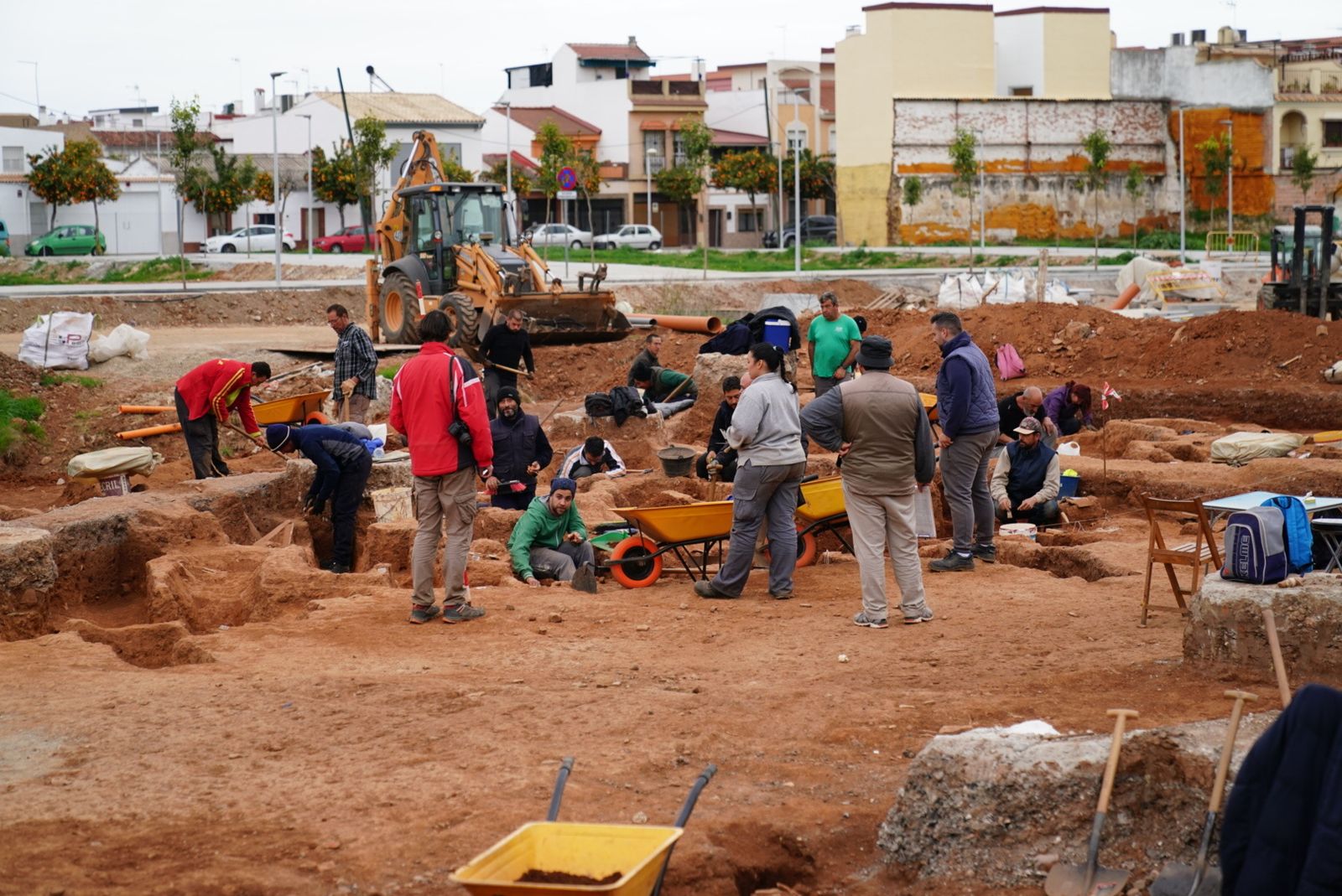 Trabajos en las excavaciones de Llanos del Pretorio.