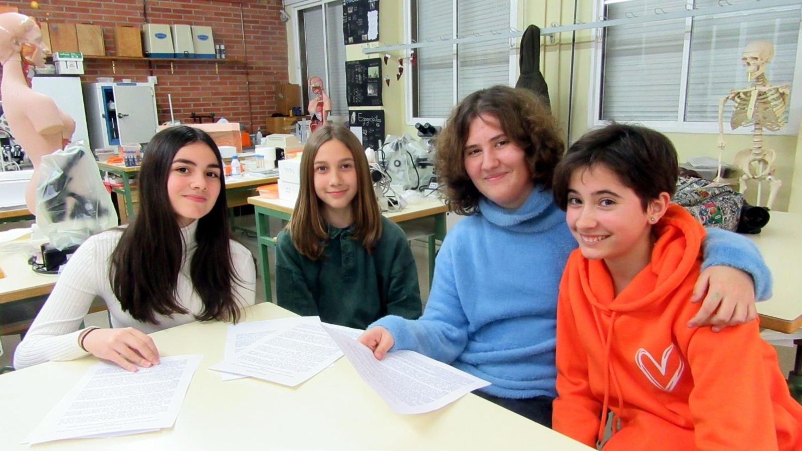 Clara, Adrián, Mónica y Silvia, autores de este artículo Clara, Adrián, Mónica y Silvia, autores de este artículo