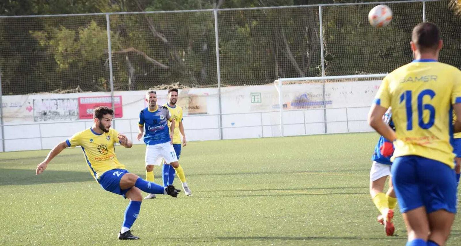 Álvaro Ramírez disputó el partido al completo.