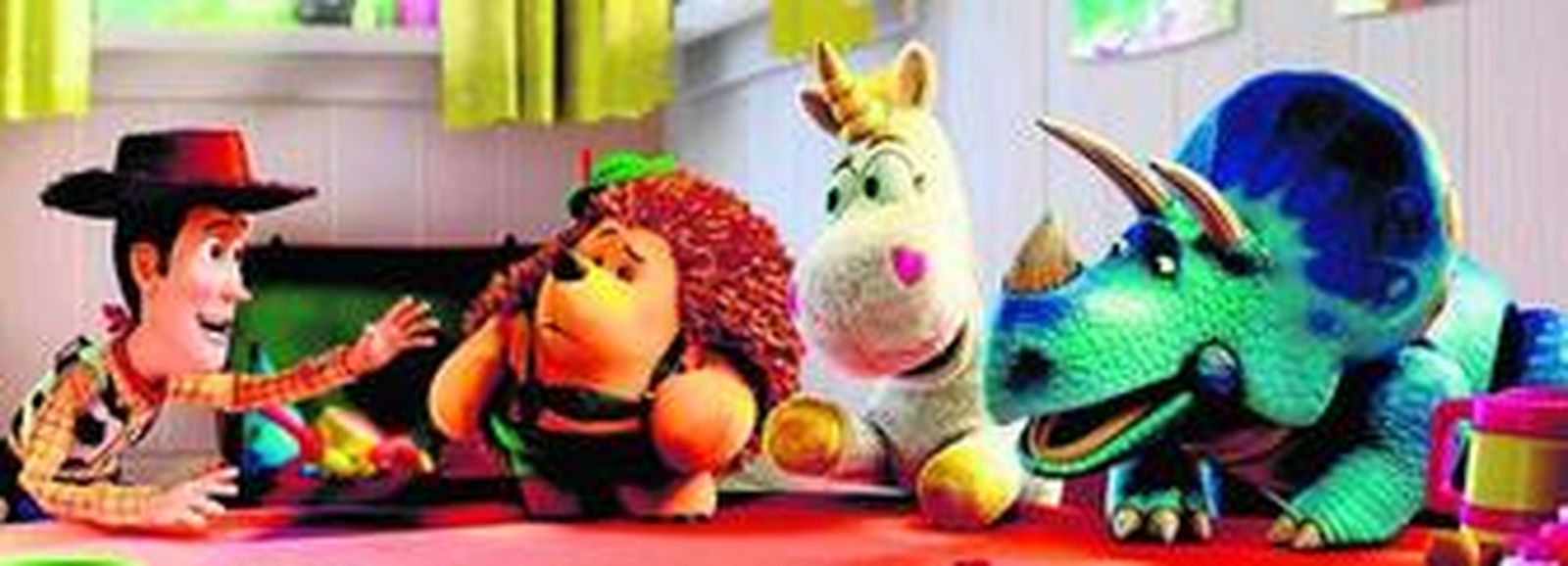 El vaquero Woody charla con sus nuevos amigos, los juguetes de una guardería infantil, en la tercera entrega de Toy Story.
