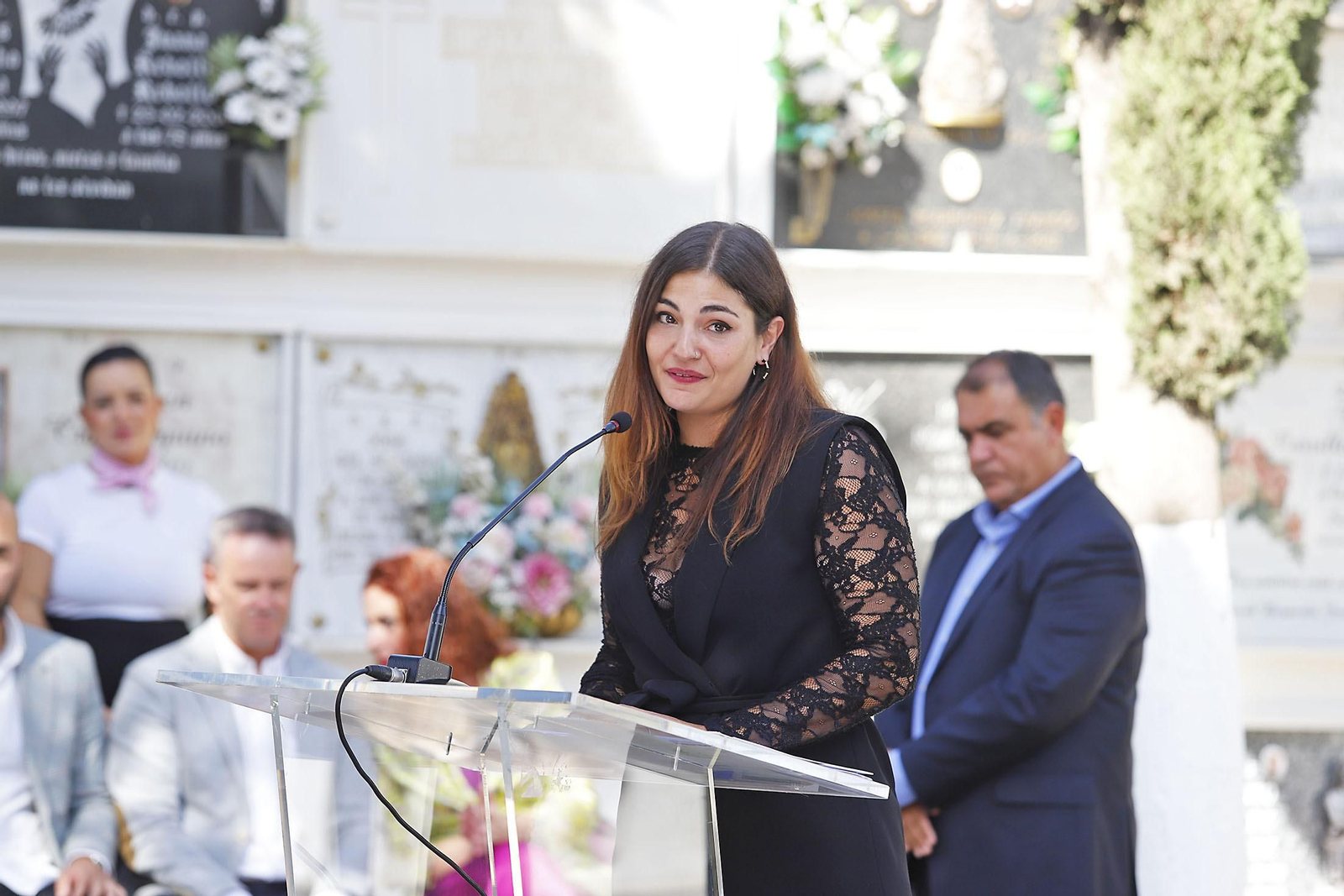 Imágenes del homenaje a Jesús Quintero con el descubrimiento de una escultura de Elías Rodríguez Picón