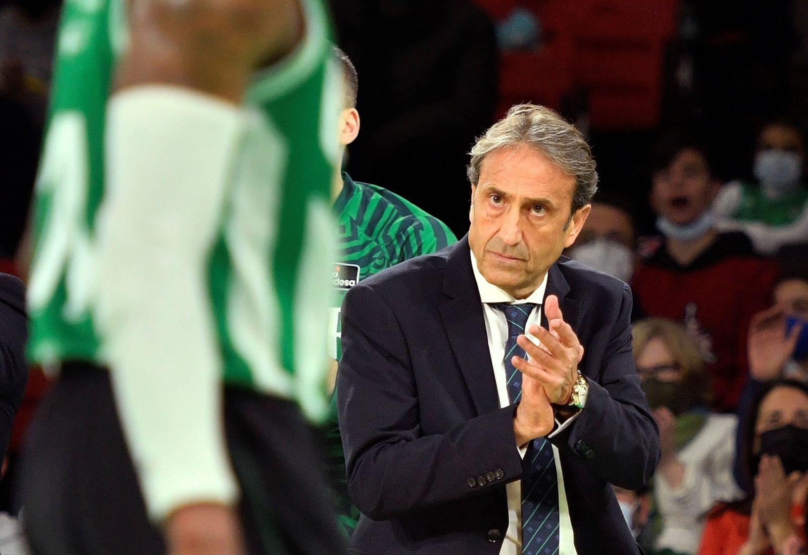 Luis Casimiro aplaude una acción de sus jugadores.