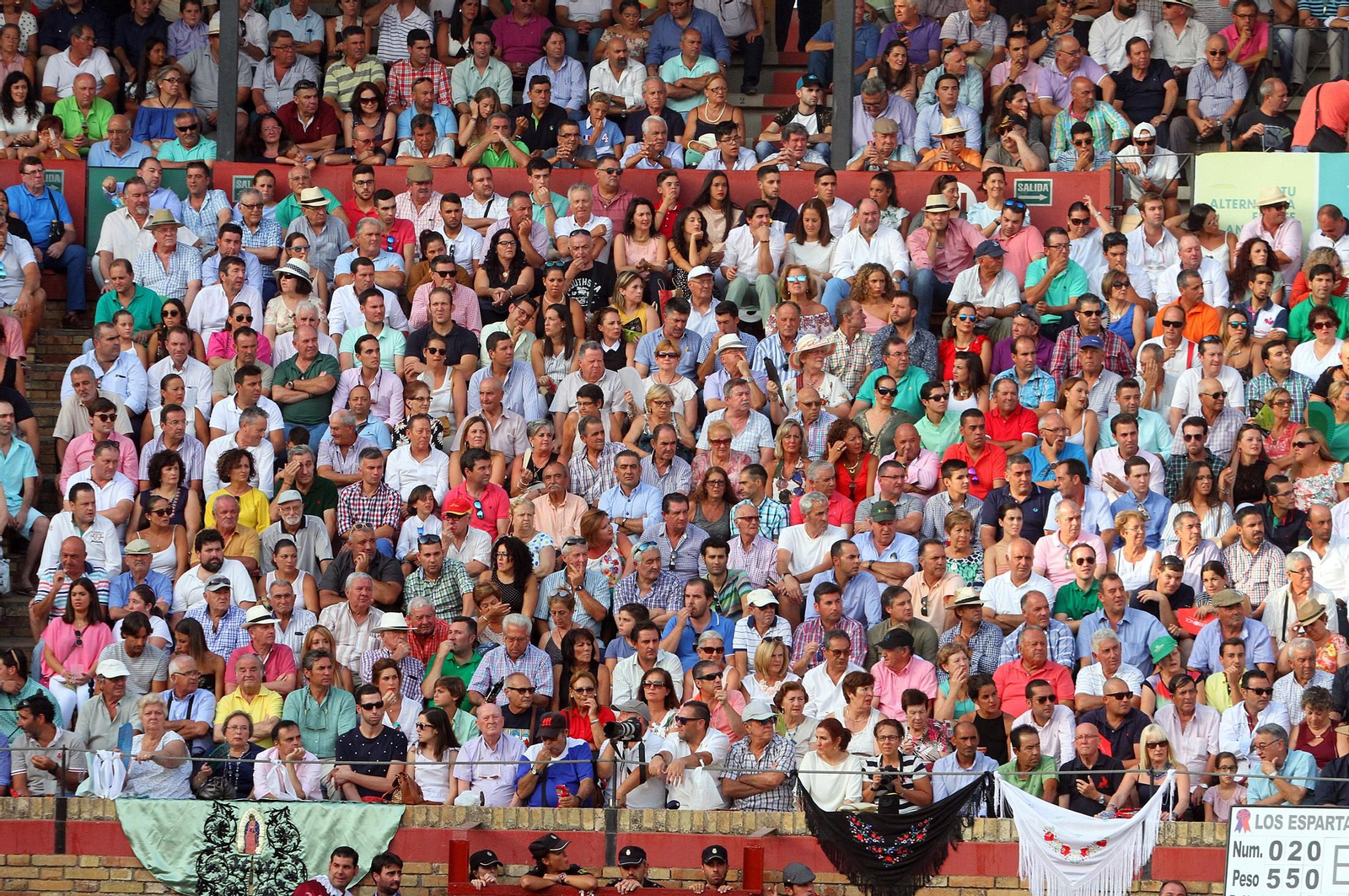 Imágenes de la corrida de rejones de Pablo Hermoso de Mendoza, Andrés Romero y Lea Vicens.