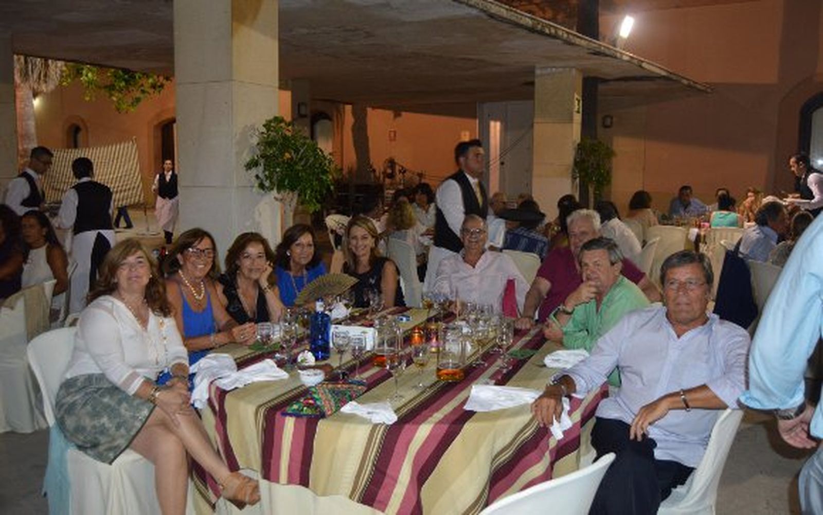 Carmen Iglesias, Rocío Jara, Paz Ruiz, Marta Hervias, May Rosende, Chino García de Lago, Manu González y Gonzalo Sáenz.

Foto: Ignacio Casas de Ciria