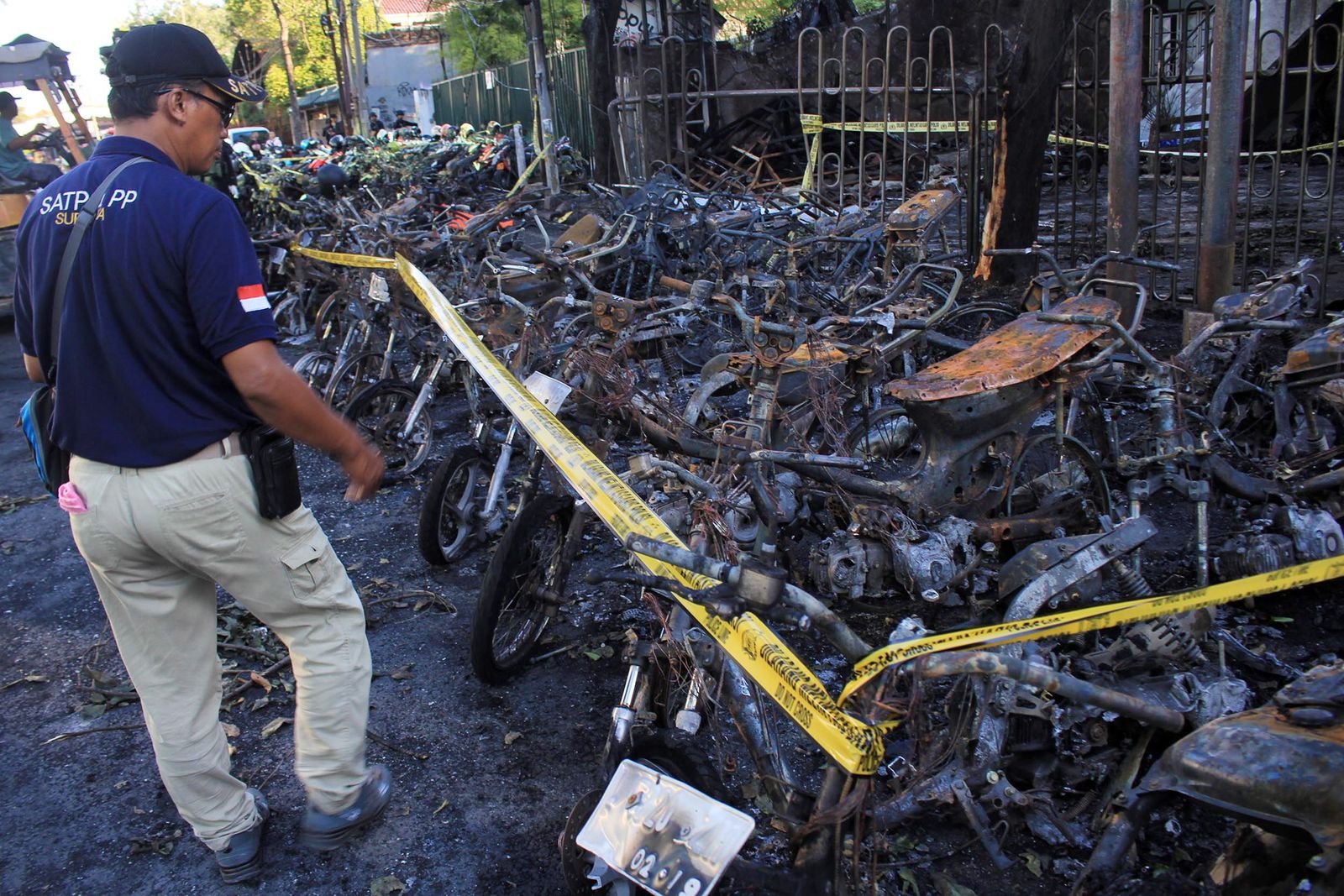 Las imágenes del triple atentado contra la minoría cristiana en Indonesia