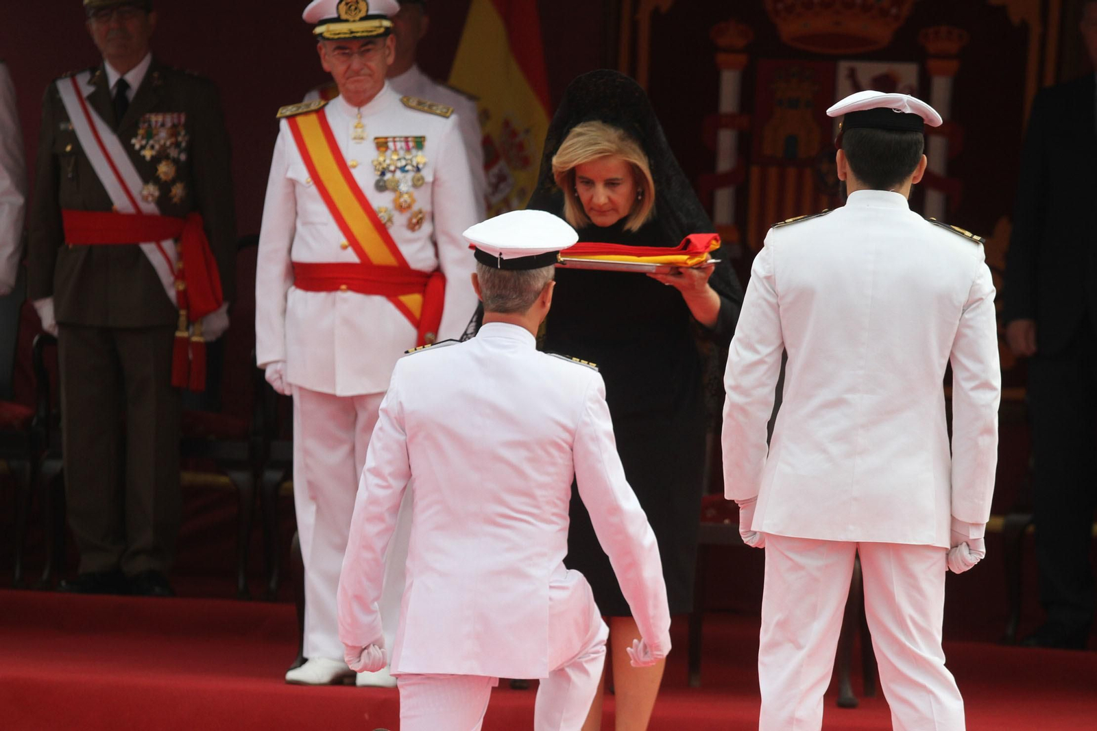Entrega de la bandera de combate a la fragata Cristobal Colón