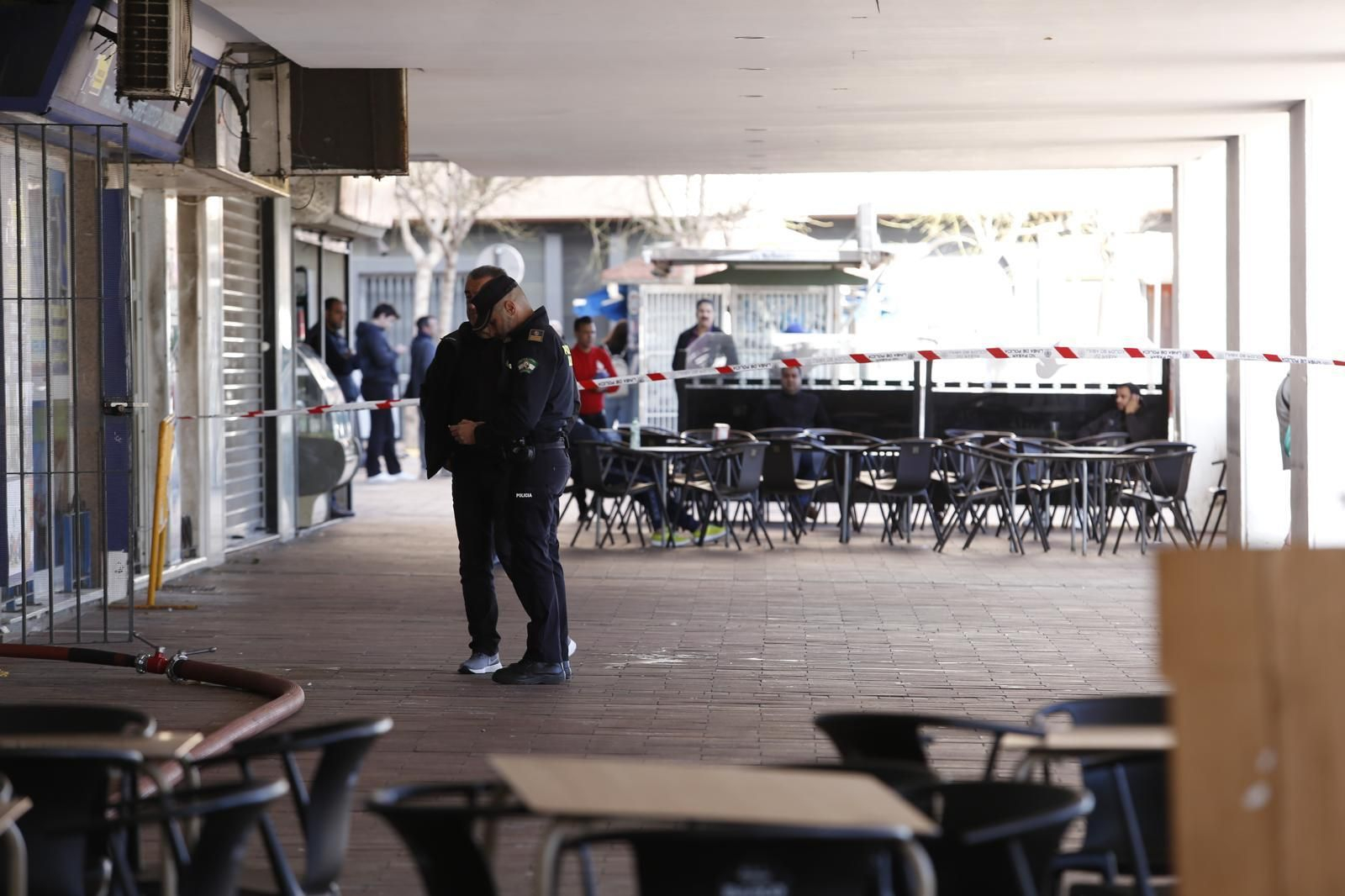 El dispositivo para sofocar el incendio del Hotel Al-Mar de Algeciras, en imágenes