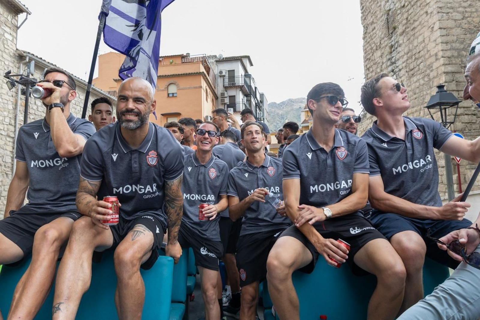 La fiesta por el ascenso del Real Jaén en La Plaza de Santa María y el Ayuntamiento