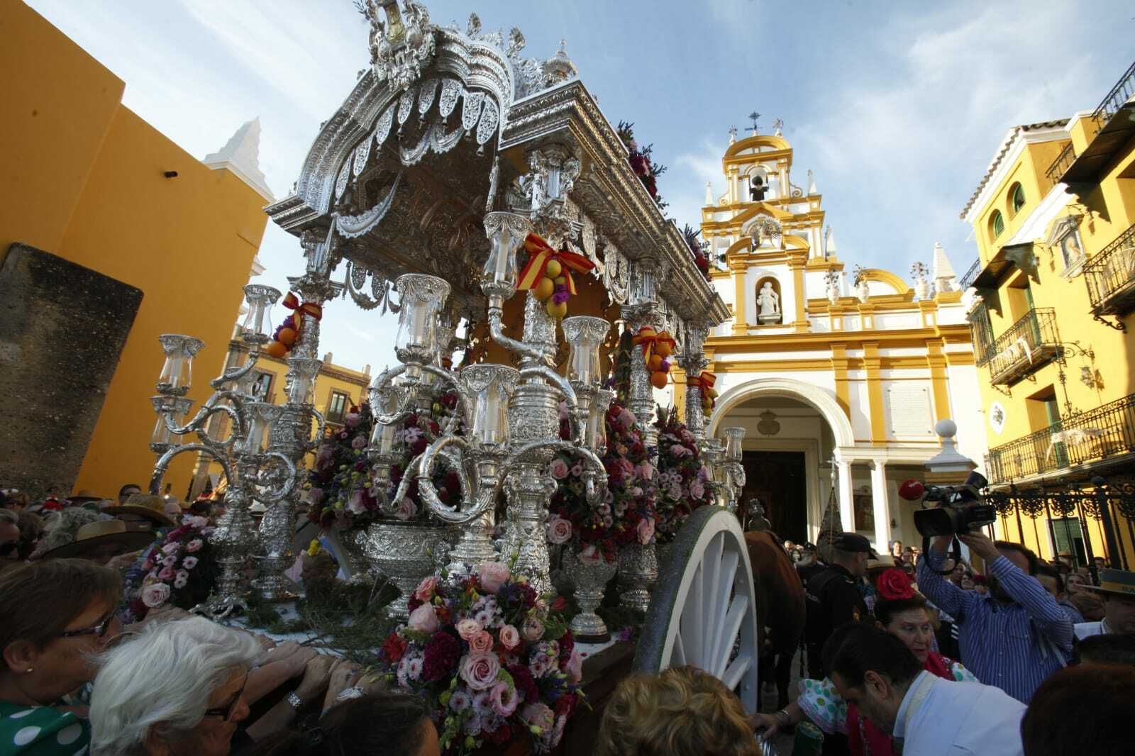 La salida de la Hermandad del Rocío de la Macarena, en imágenes