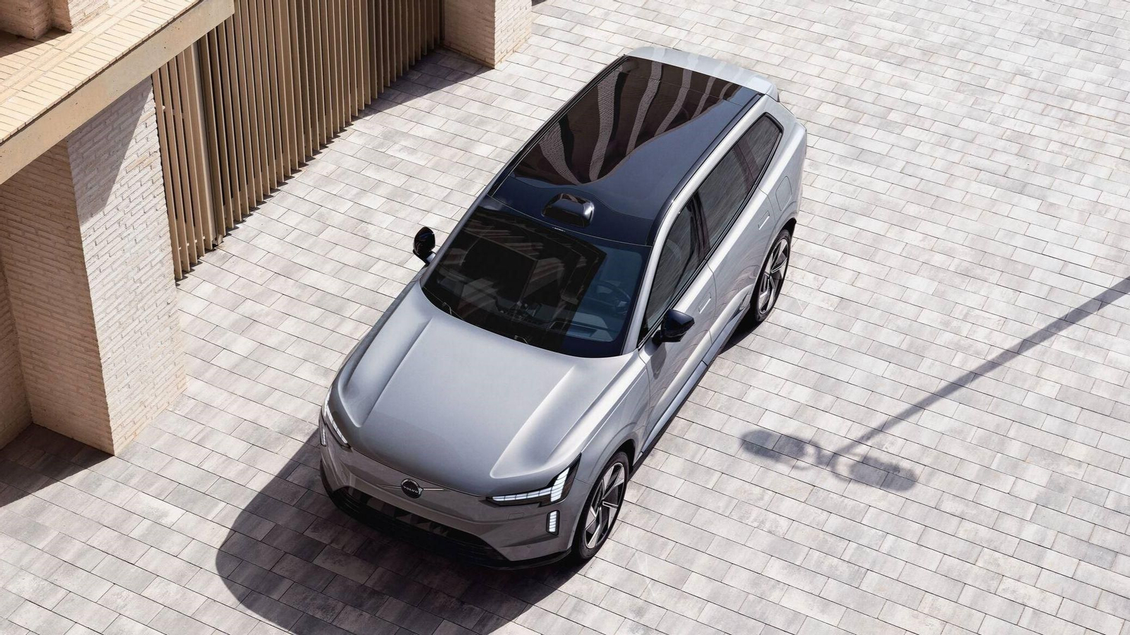 El EX90 de Volvo se pasa a los 800 voltios y admite cargas ultrarrápidas de sus baterías