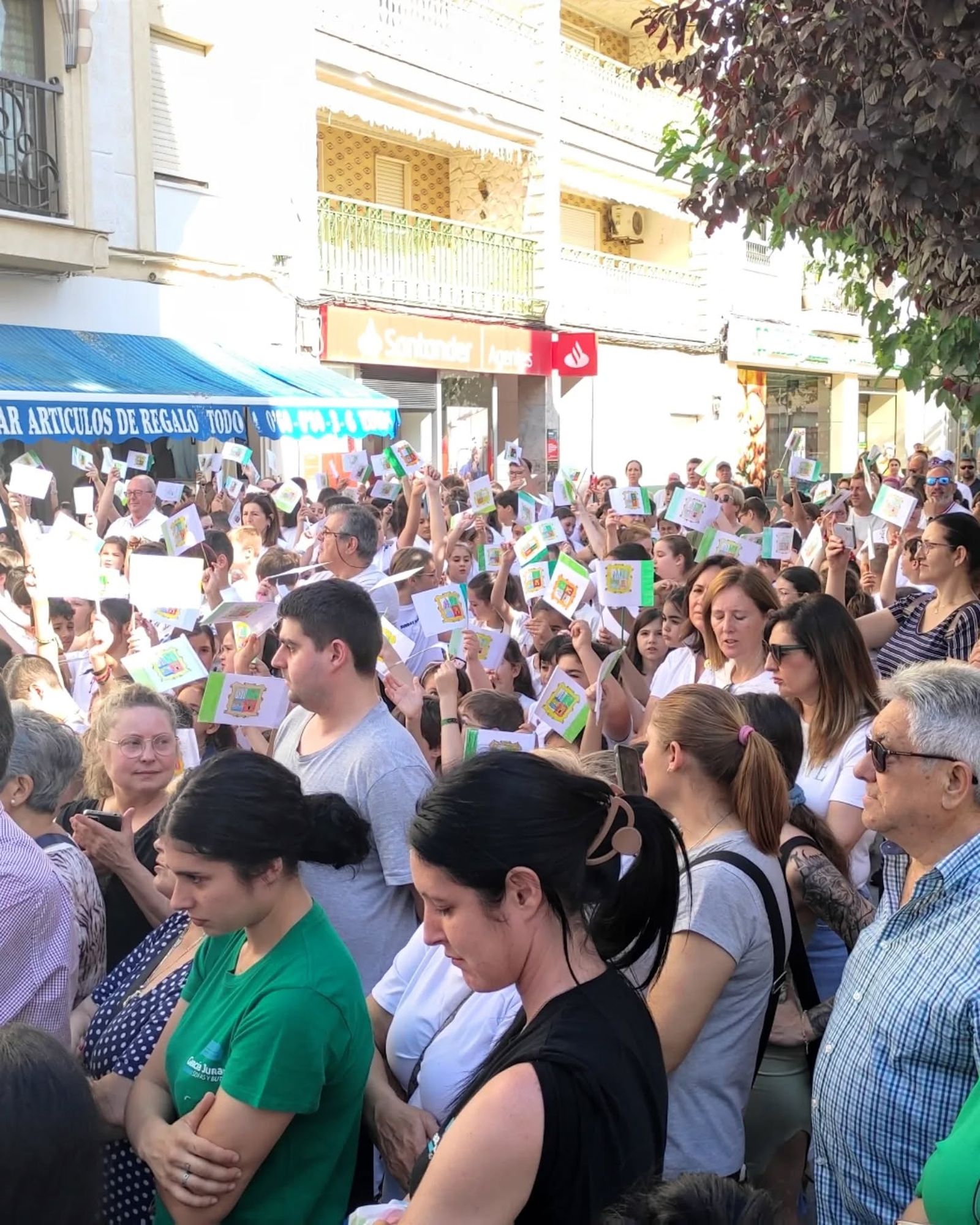 Marmolejo celebra su independencia con la interpretación de su himno, en imágenes