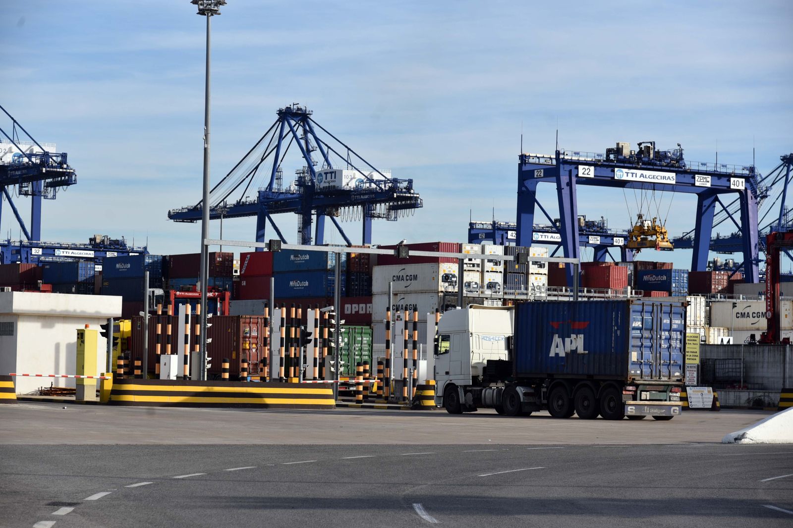 Las exportaciones, uno de los puntos positivos del año; en la imagen, contenedores en el Puerto de Algeciras