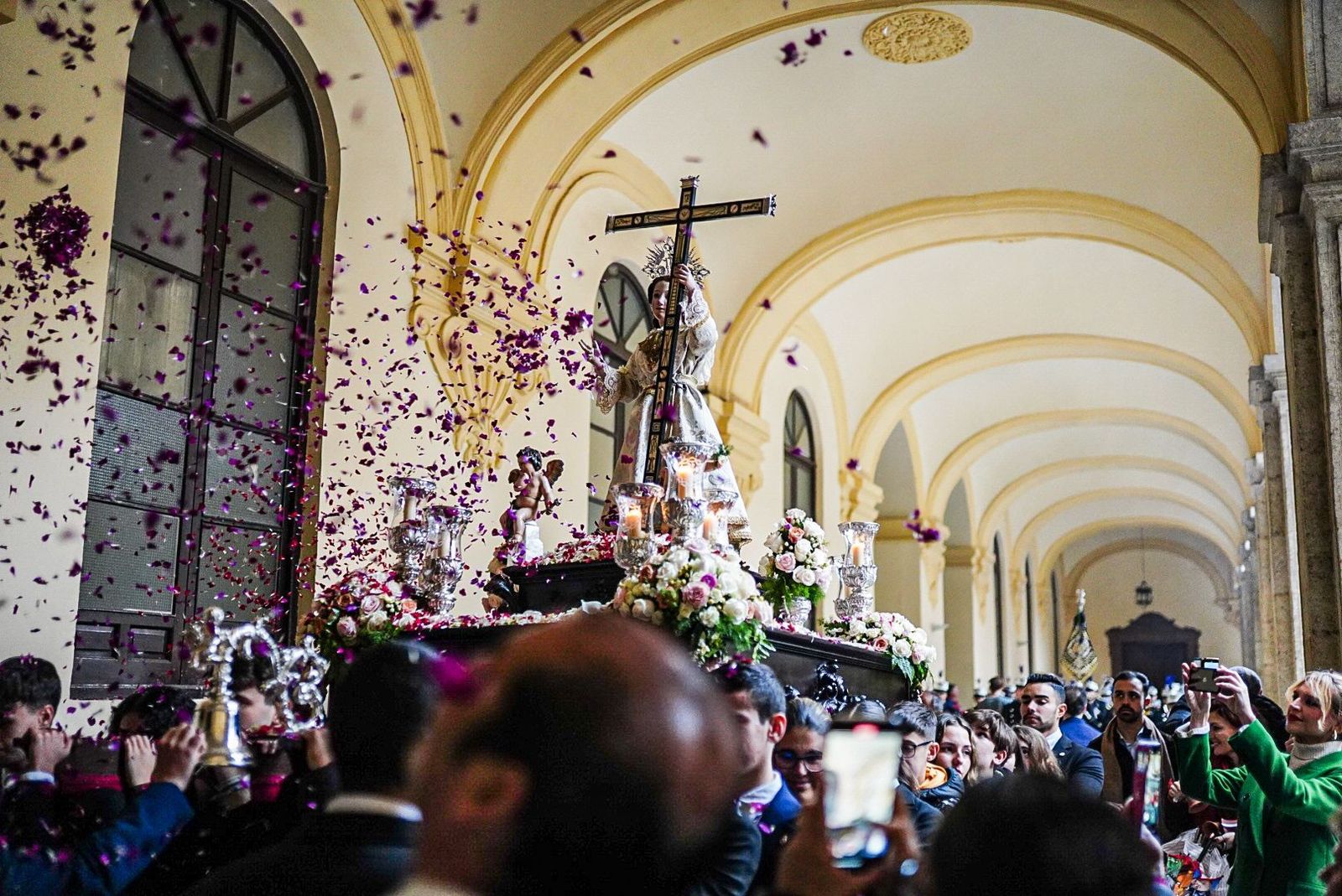 Así se ha vivido el Domingo de Resurrección en los templos en Granada
