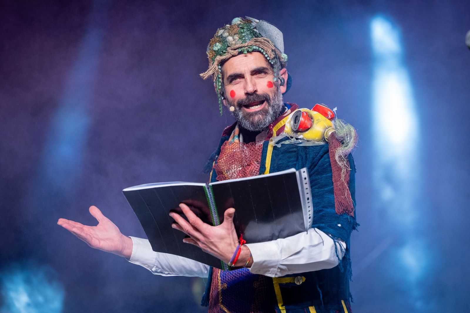 Jesús Bienvenido durante el pregón de Carnaval de El Puerto en 2025