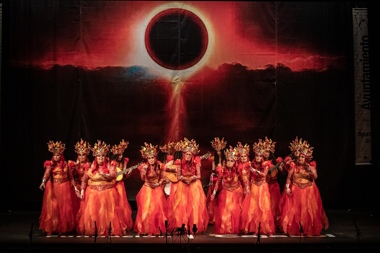 La comparsa de Isla Cristina 'Eterna' durante su actuación