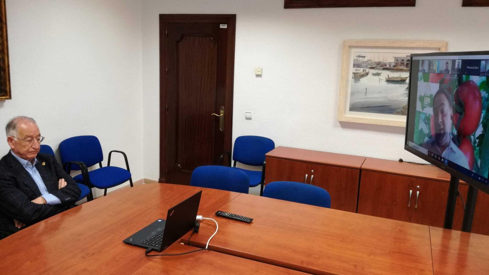 Gabriel Amat participa en la reunión telemática.