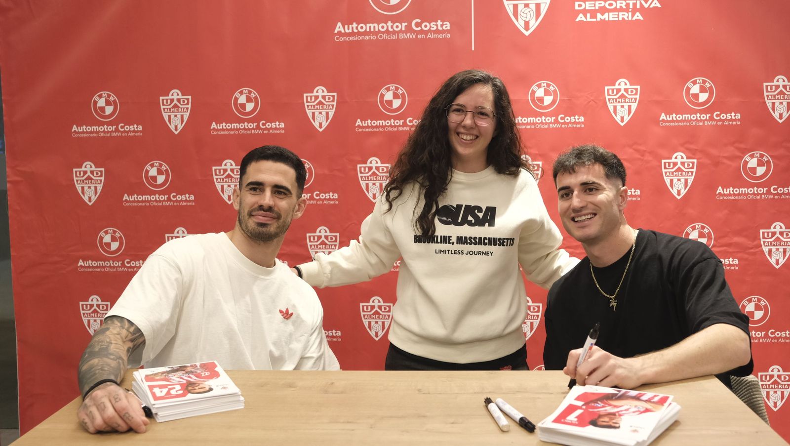 La firma de autógrafos de Jon Morcillo y Miguel de la Fuente en Automotor Costa BMW