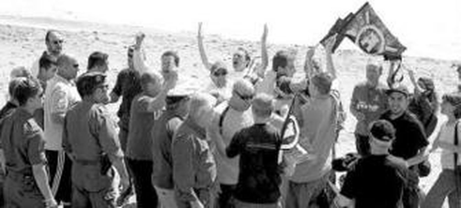 La Guardia Civil tuvo que intervenir en la playa del Algarrobico.