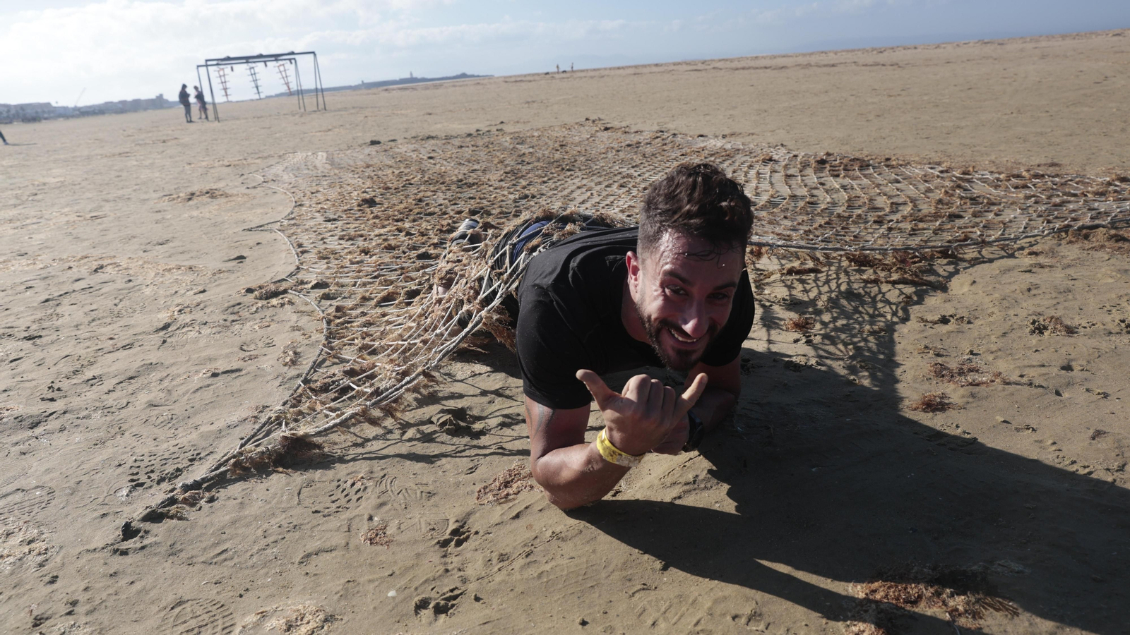 Carrera de obstáculos Adrenaline Race, en la playa de los Lances, en imágenes