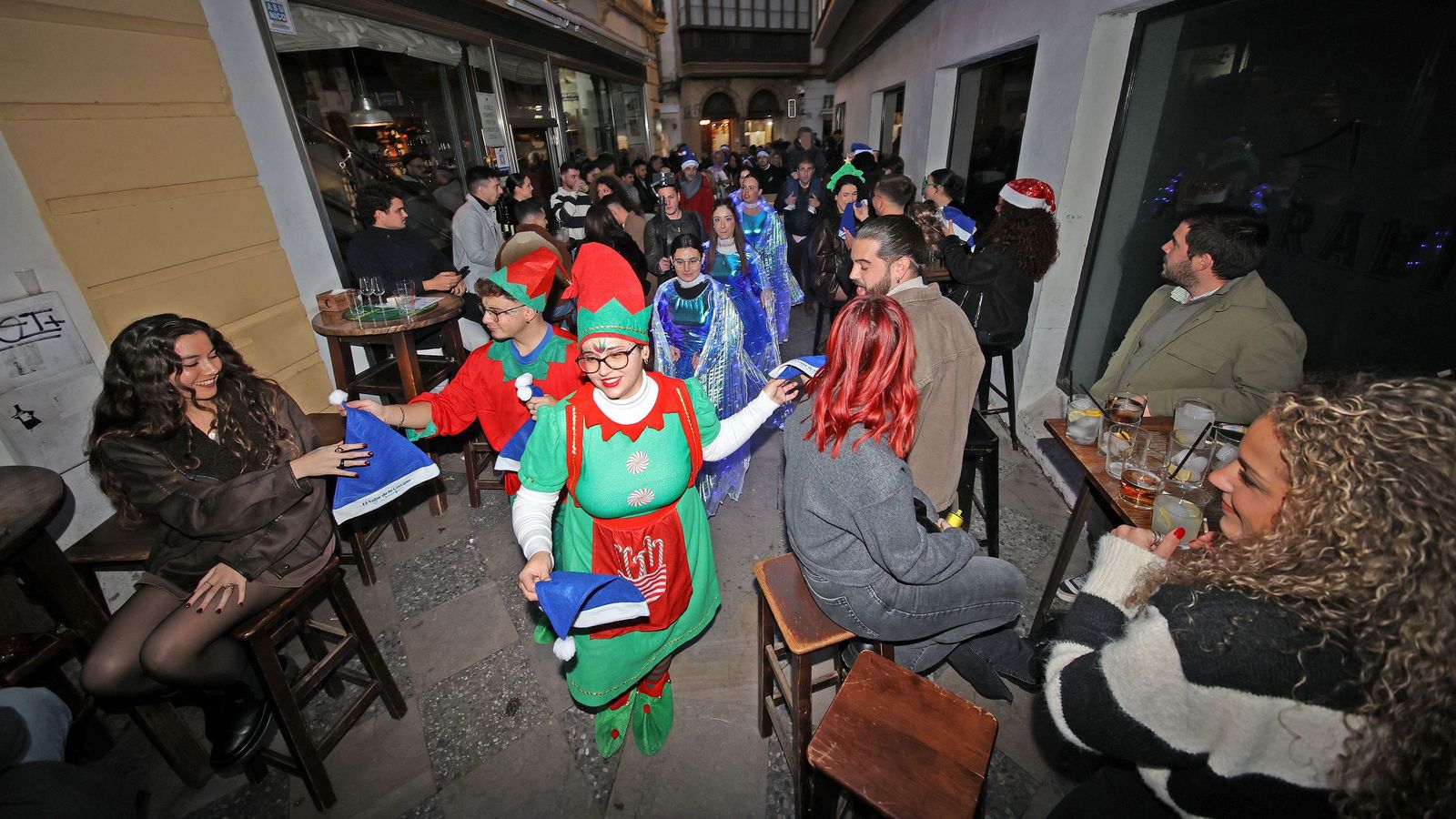 Imágenes del pasacalle navideño de Acoje por el centro de Jerez