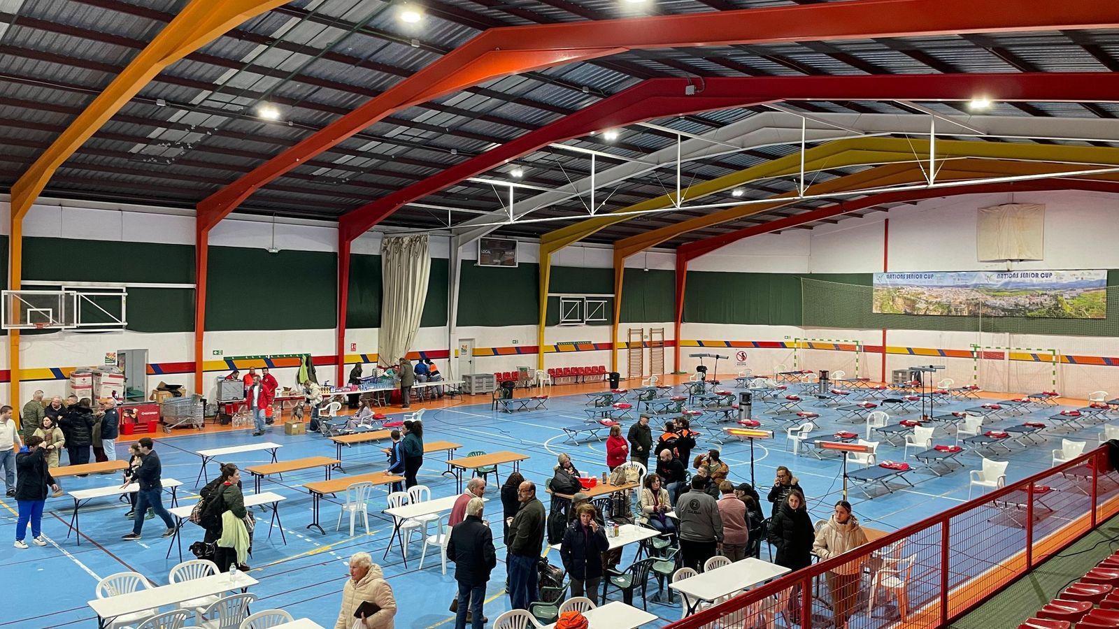 Vecinos de Grazalema llegan al del Complejo Deportivo "El Fuerte" de Ronda