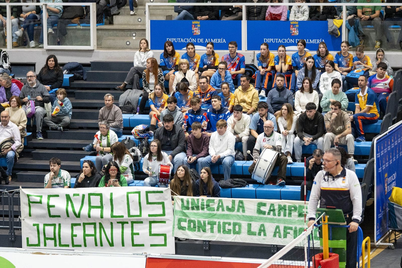 Las imágenes del partido entre Unicaja Costa de Almería y Pamesa Teruel de Superliga de voleibol