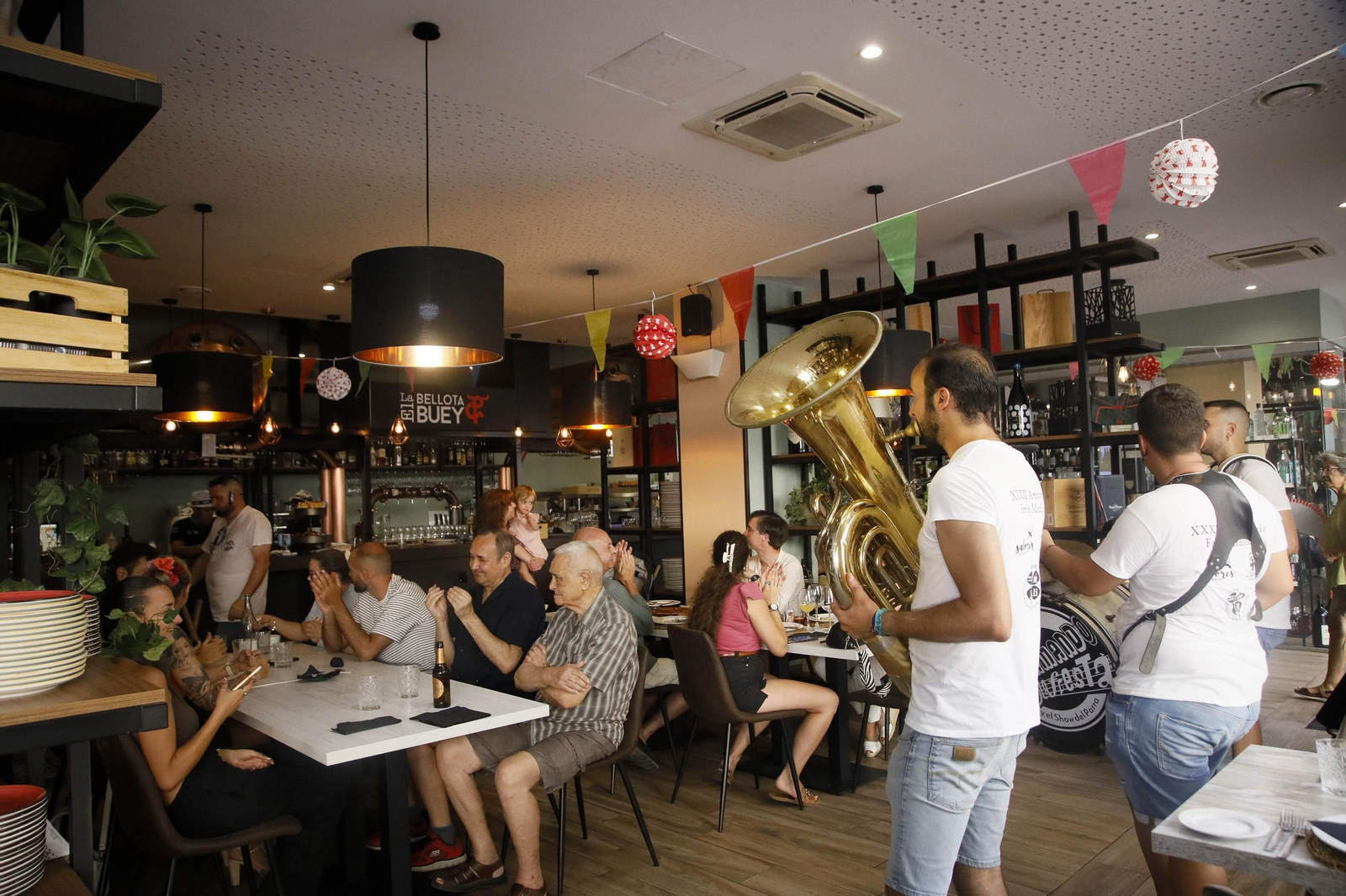 Las imágenes de la feria del mediodía en "La bellota y el buey"