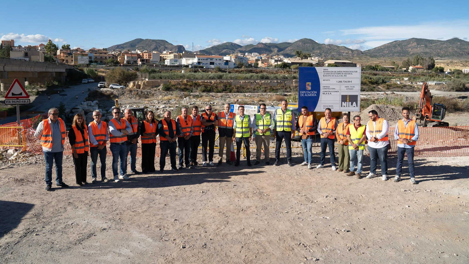 Los alcaldes junto al presidente de Diputación en Olula del Río este martes.