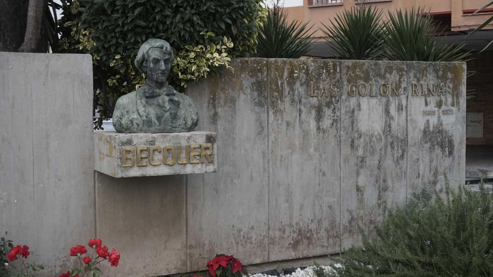 El busto que Antonio Illanes realizó en el centenario de la muerte para la Venta de los Gatos.