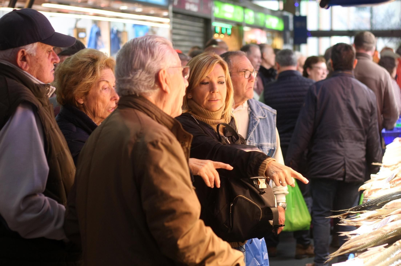 Imágenes del ambiente en el Mercado del Carmen de Huelva