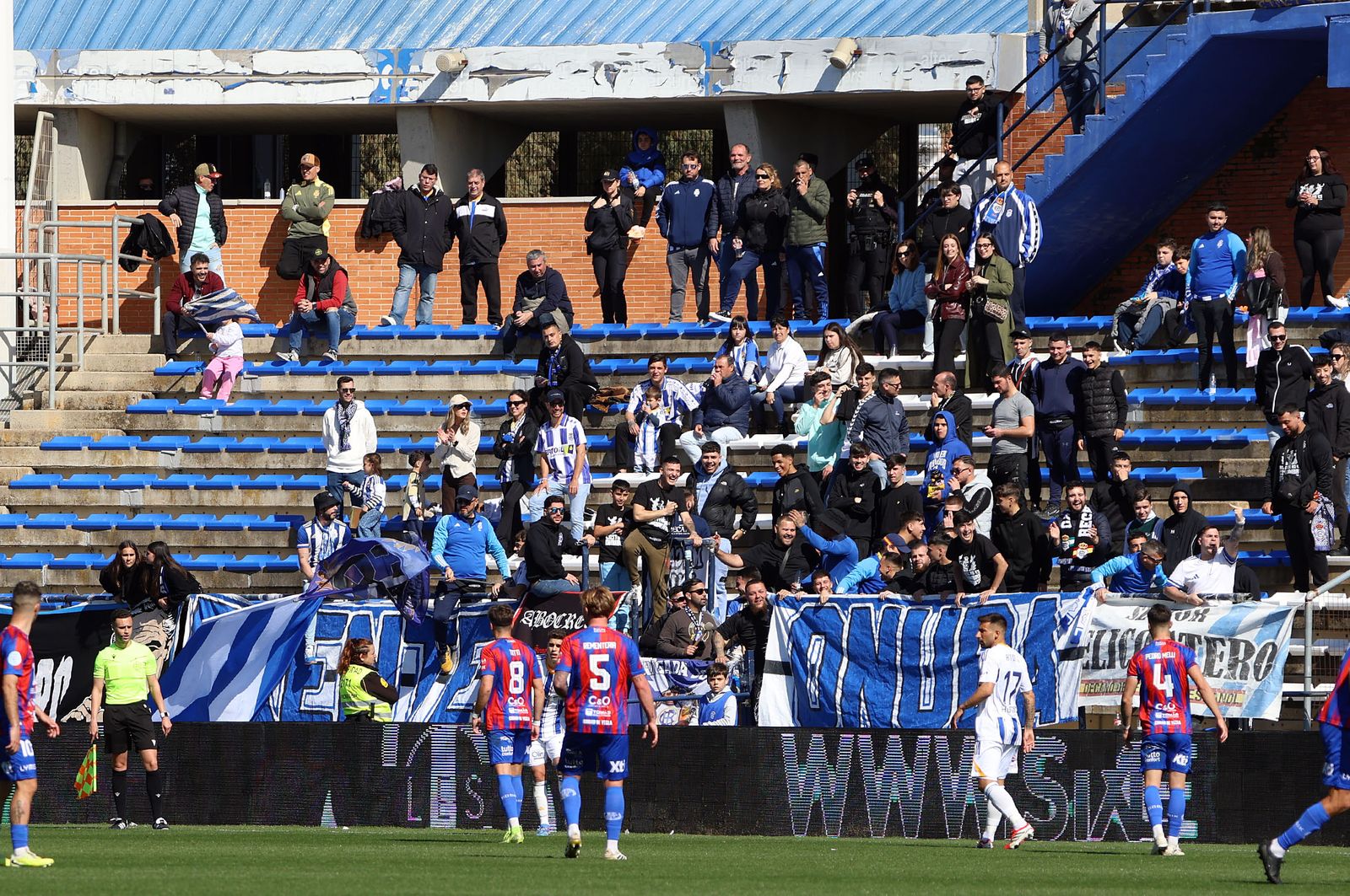 Búscate en las gradas del Nuevo Colombino en el Recre-Yeclano