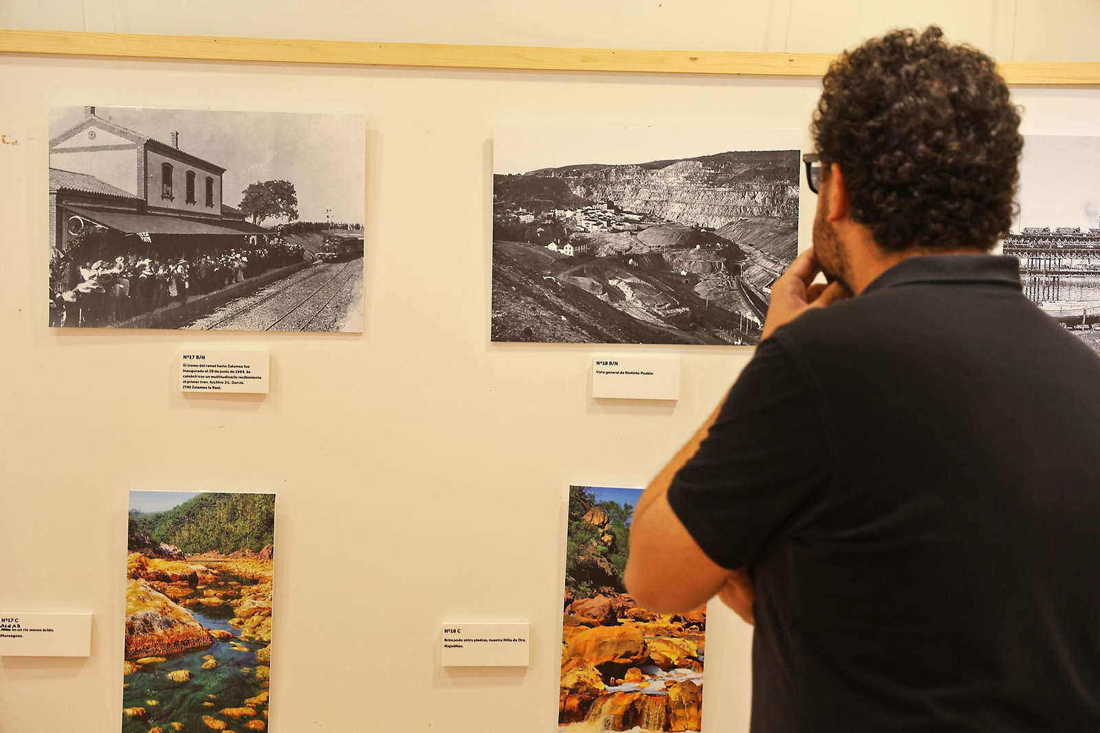 Imágenes de la exposición sobre la llegada del ferrocarril a Huelva, amigos del Río Tinto