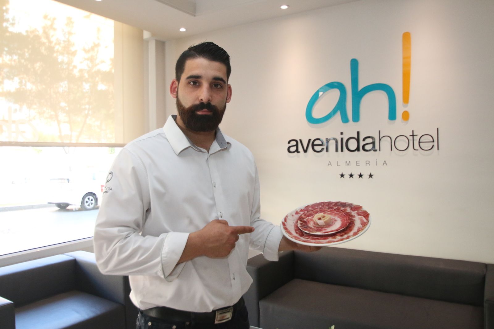 Antonio Ortuño, un 'pata negra' en el corte del jamón