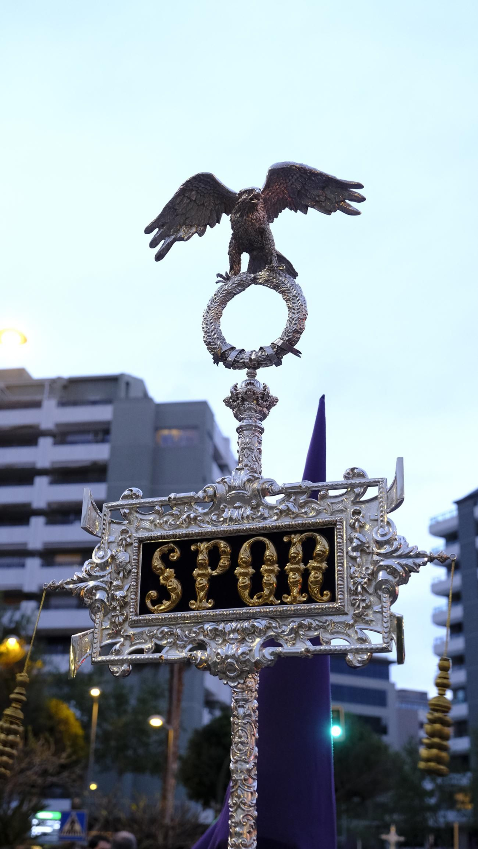 Pasión vuelve a su Iglesia de Santa Teresa azotada por la lluvia