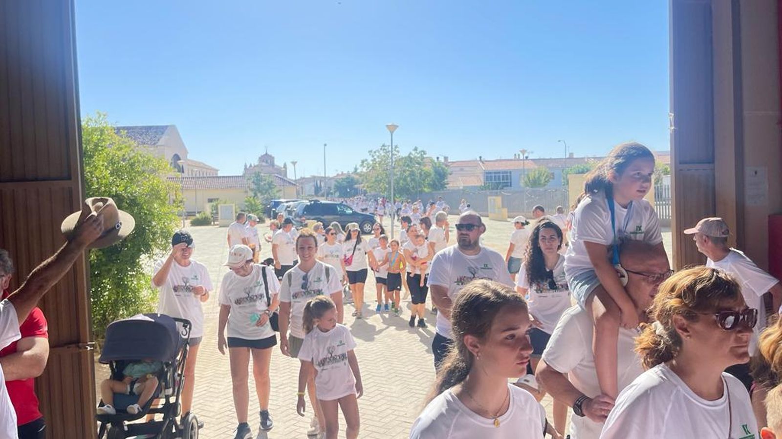 Los participantes, en el tramo final de la Marcha.