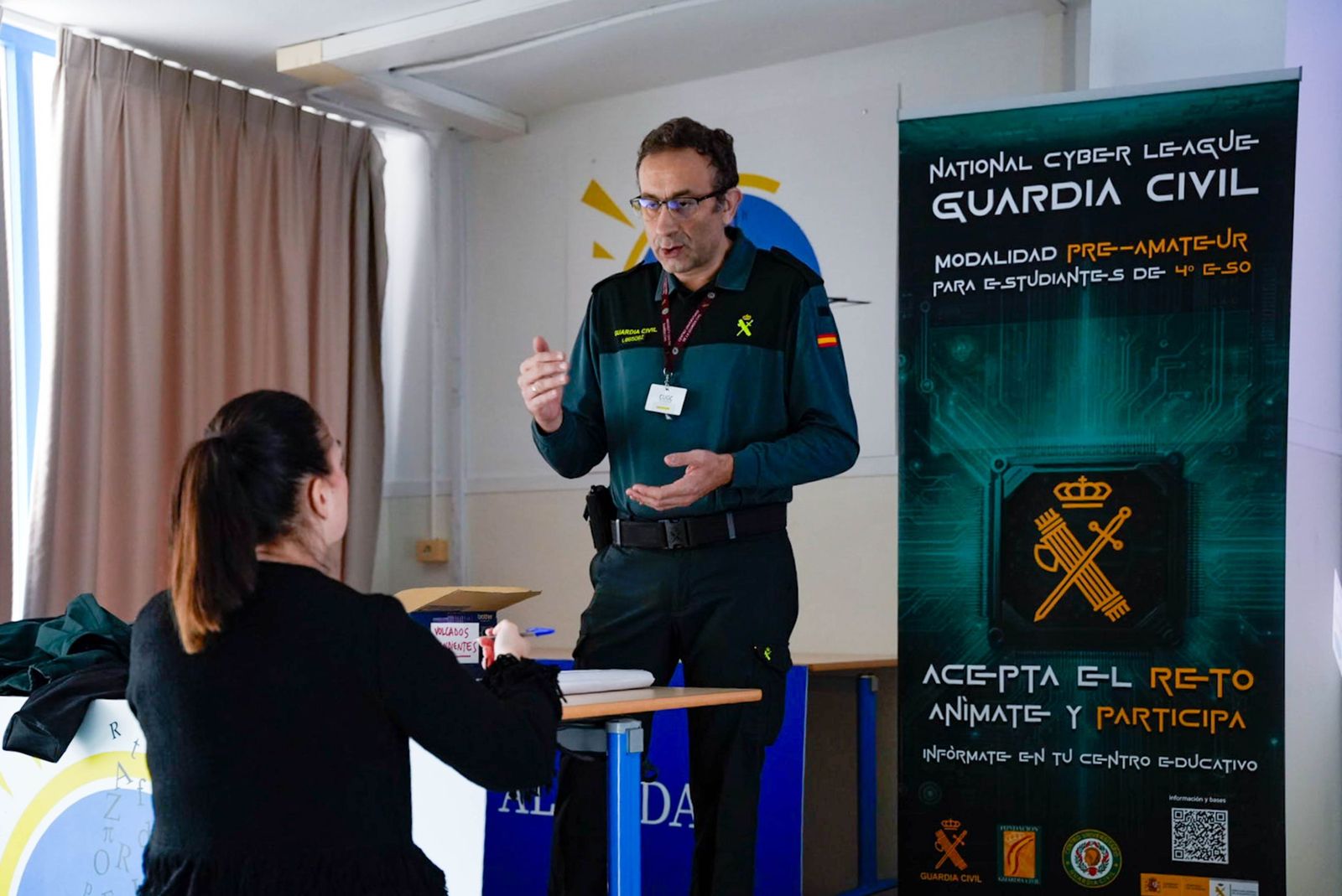 Las imágenes de la Ciberliga de la Guardia Civil en el IES Albaida