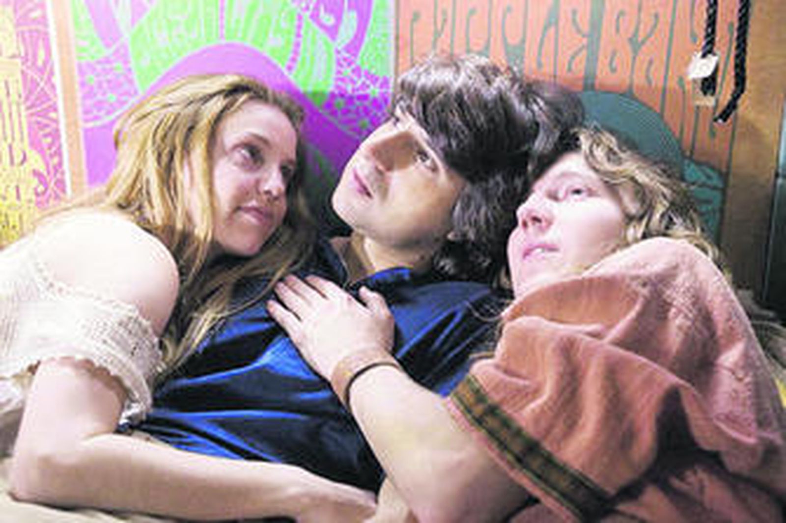 Demetri Martin, protagonista de la cinta, en una escena en la que su personaje coquetea con las drogas.