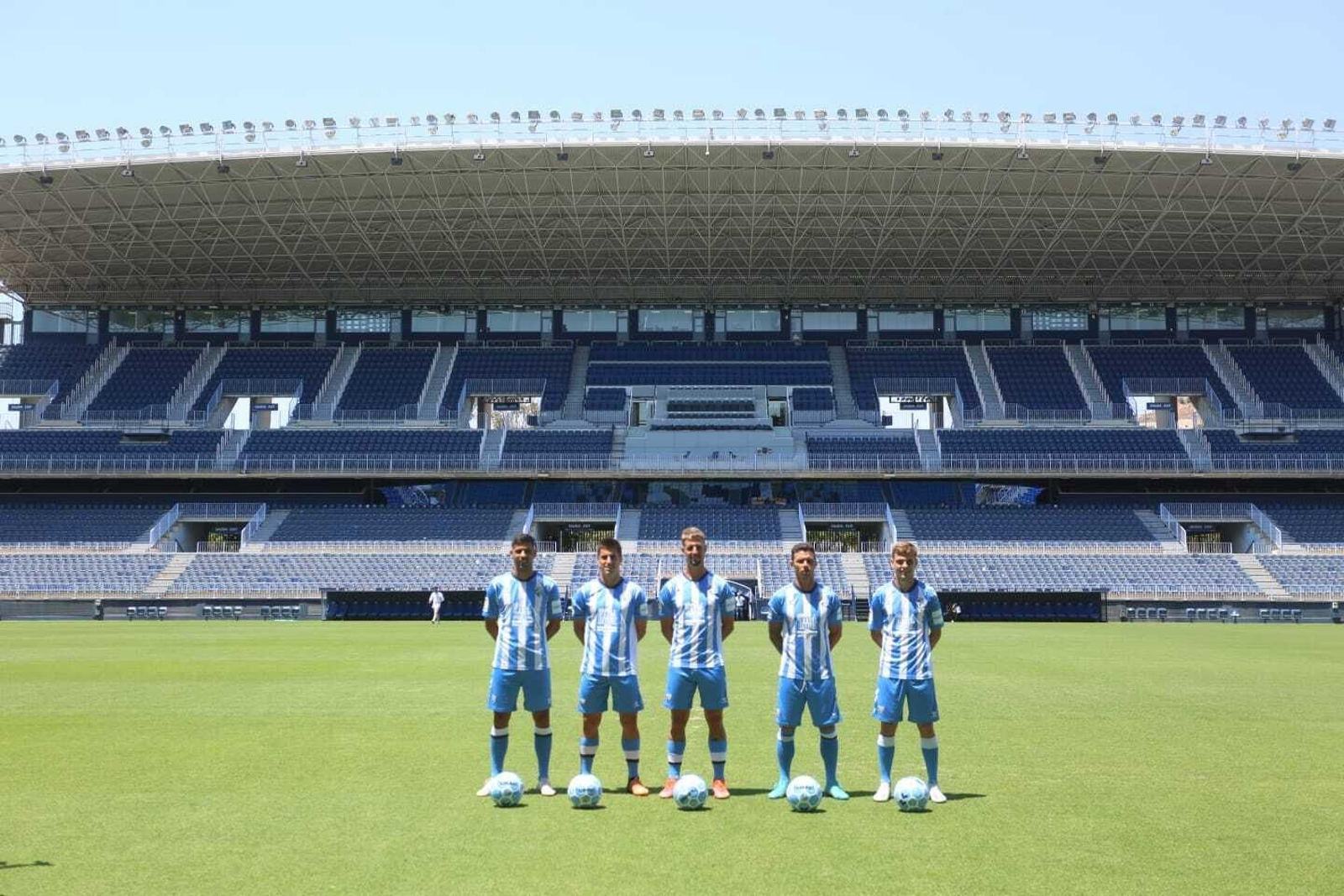 Juanfran, Bustinza, Sol, Castro y Febas posan en La Rosaleda. Juanfran, Bustinza, Sol, Castro y Febas posan en La Rosaleda.
