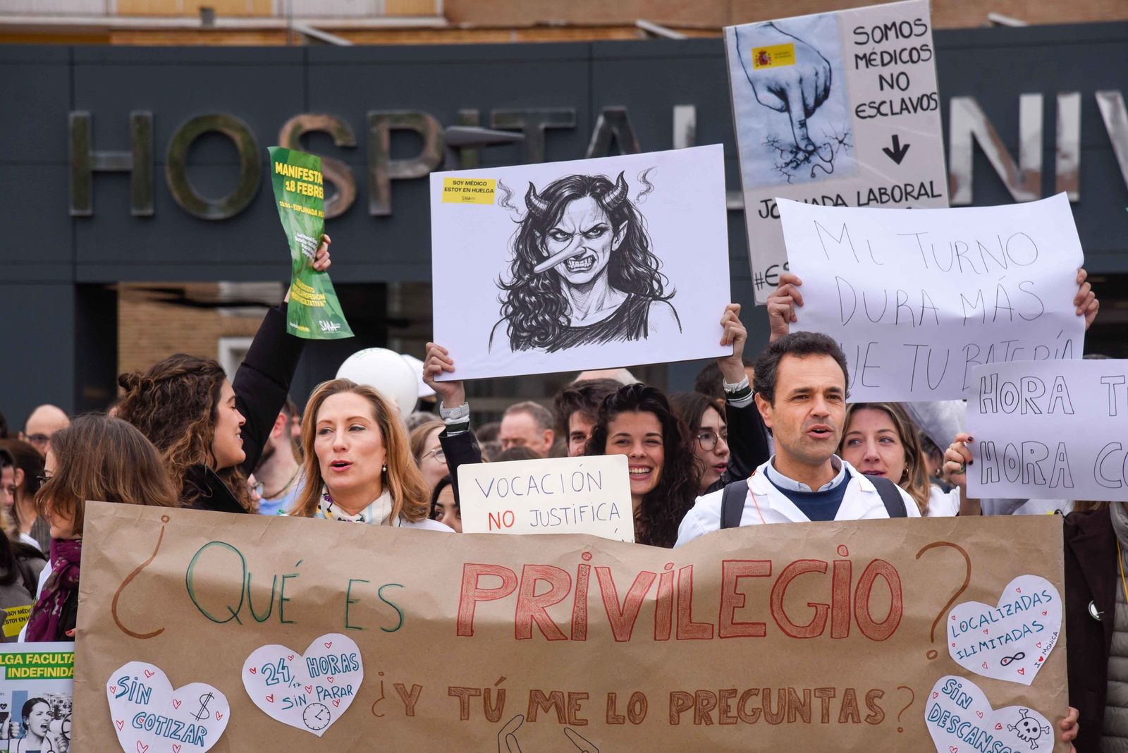 La manifestación por la huelga médica nacional, en imágenes