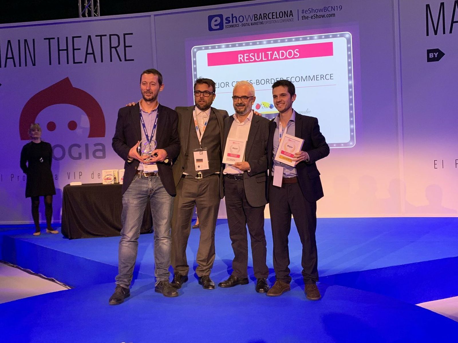 Guillermo Morera, director de marketing de Oliva Oliva, recoge el premio.