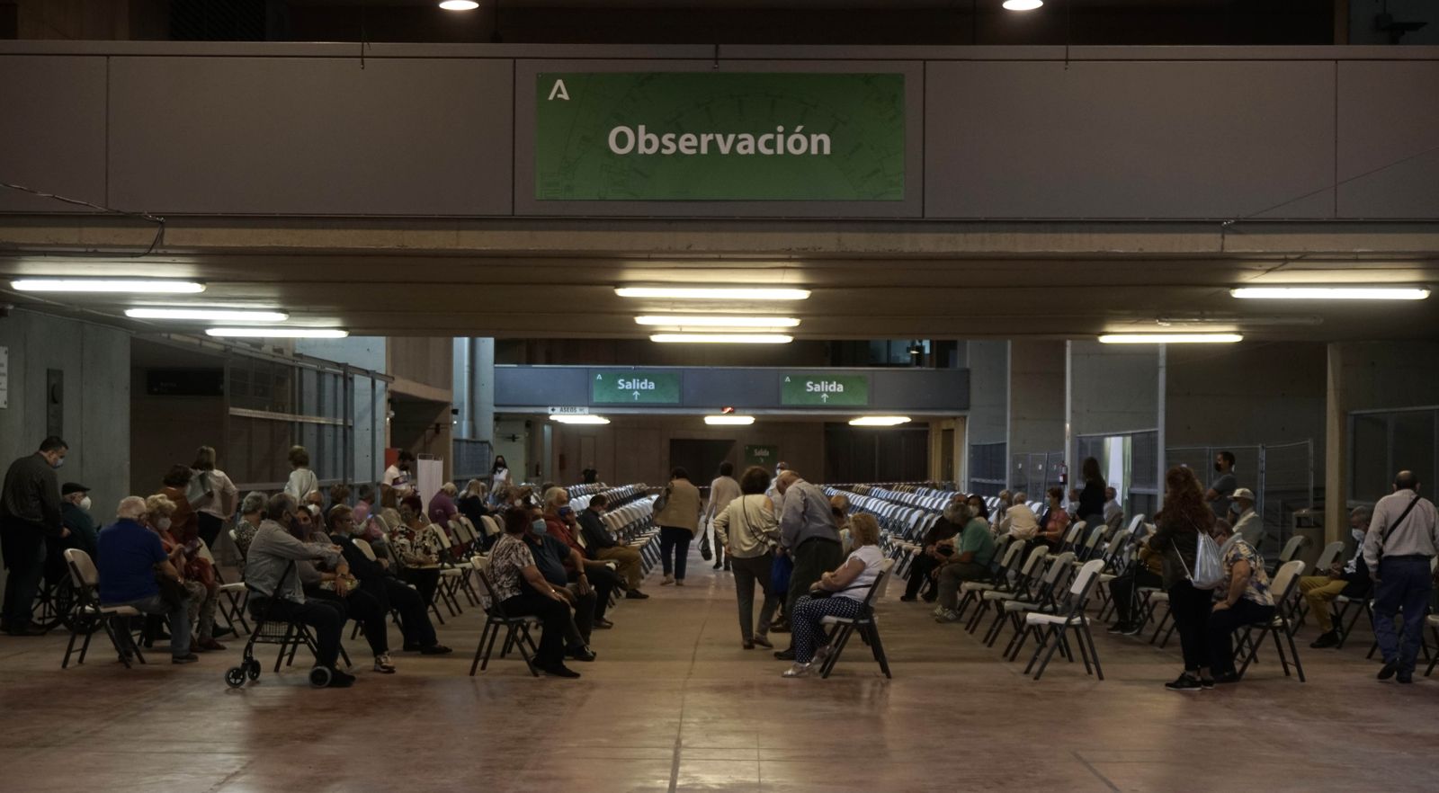 Imágenes de la vacunación de mayores en el Estadio de la Cartuja