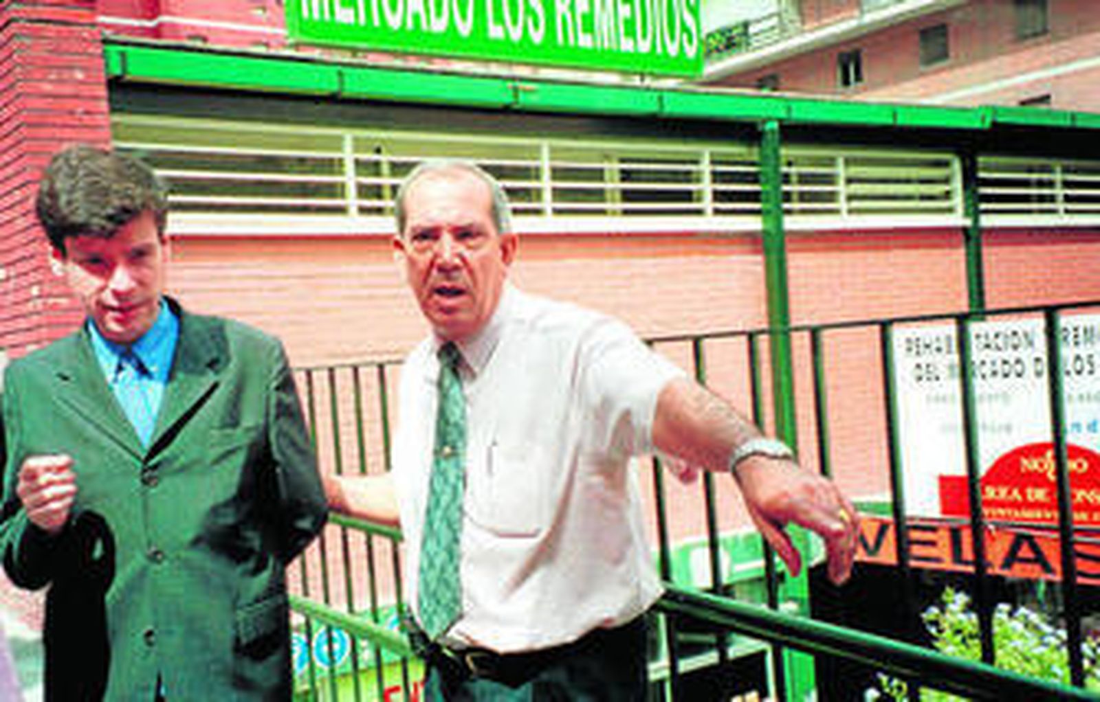 Carmelo Gómez y José Antonio García, dos de los investigados, en el año 2001.