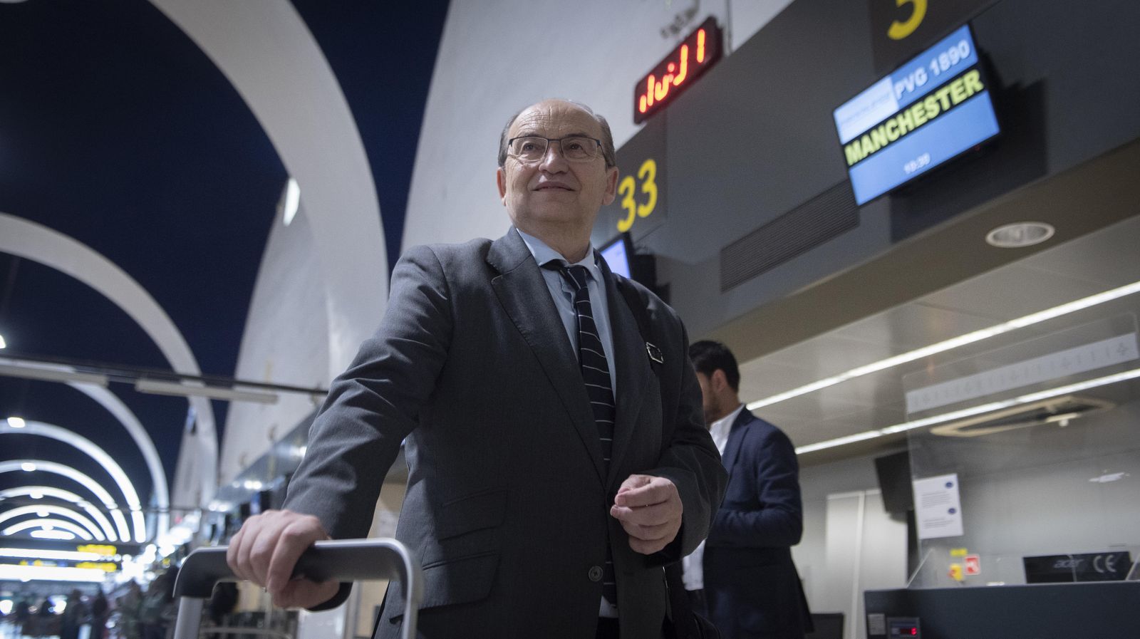 Pepe Castro, poco antes de embarcar hacia Manchester.