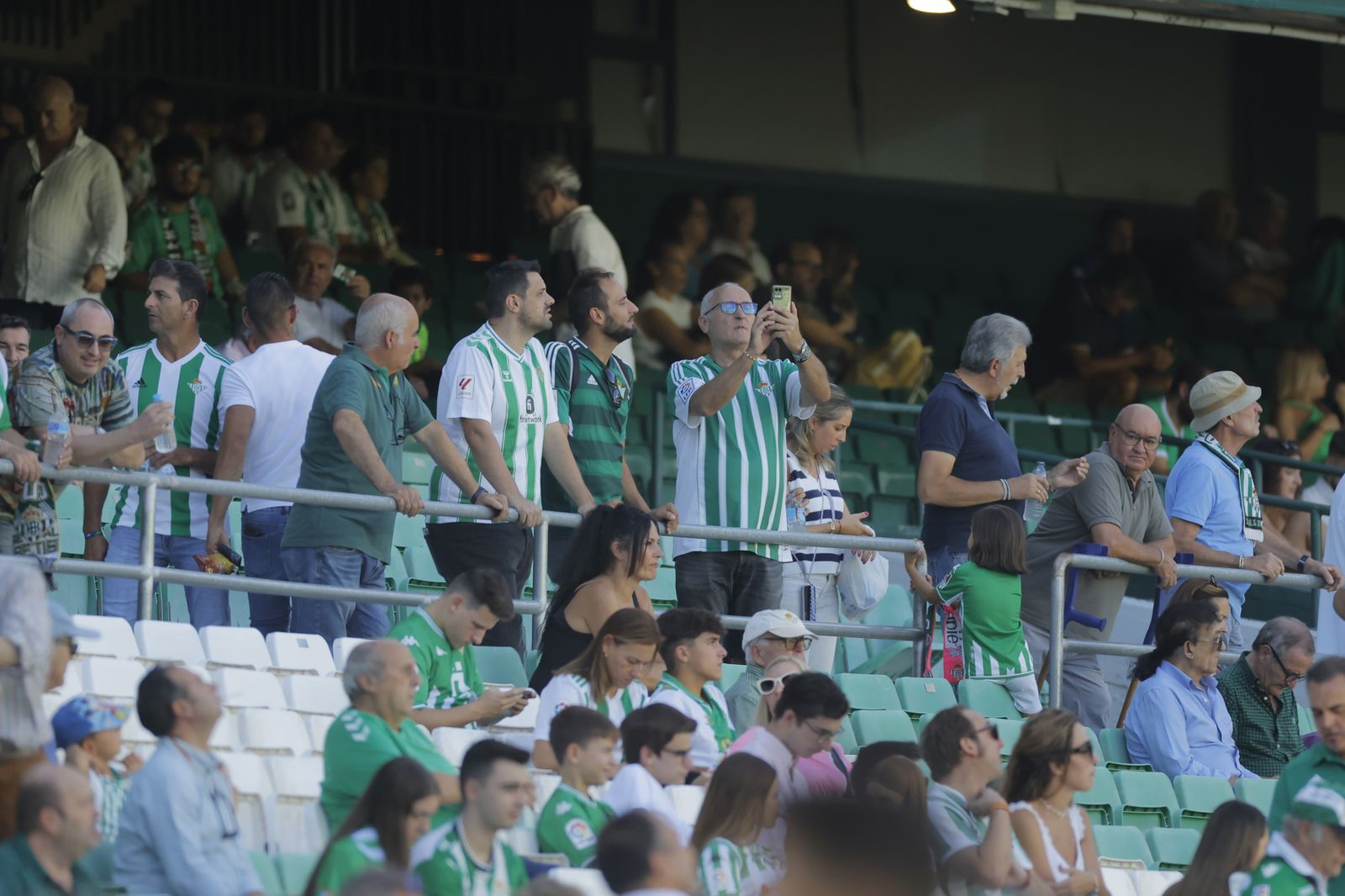 Búscate en las fotos del Betis-Cádiz