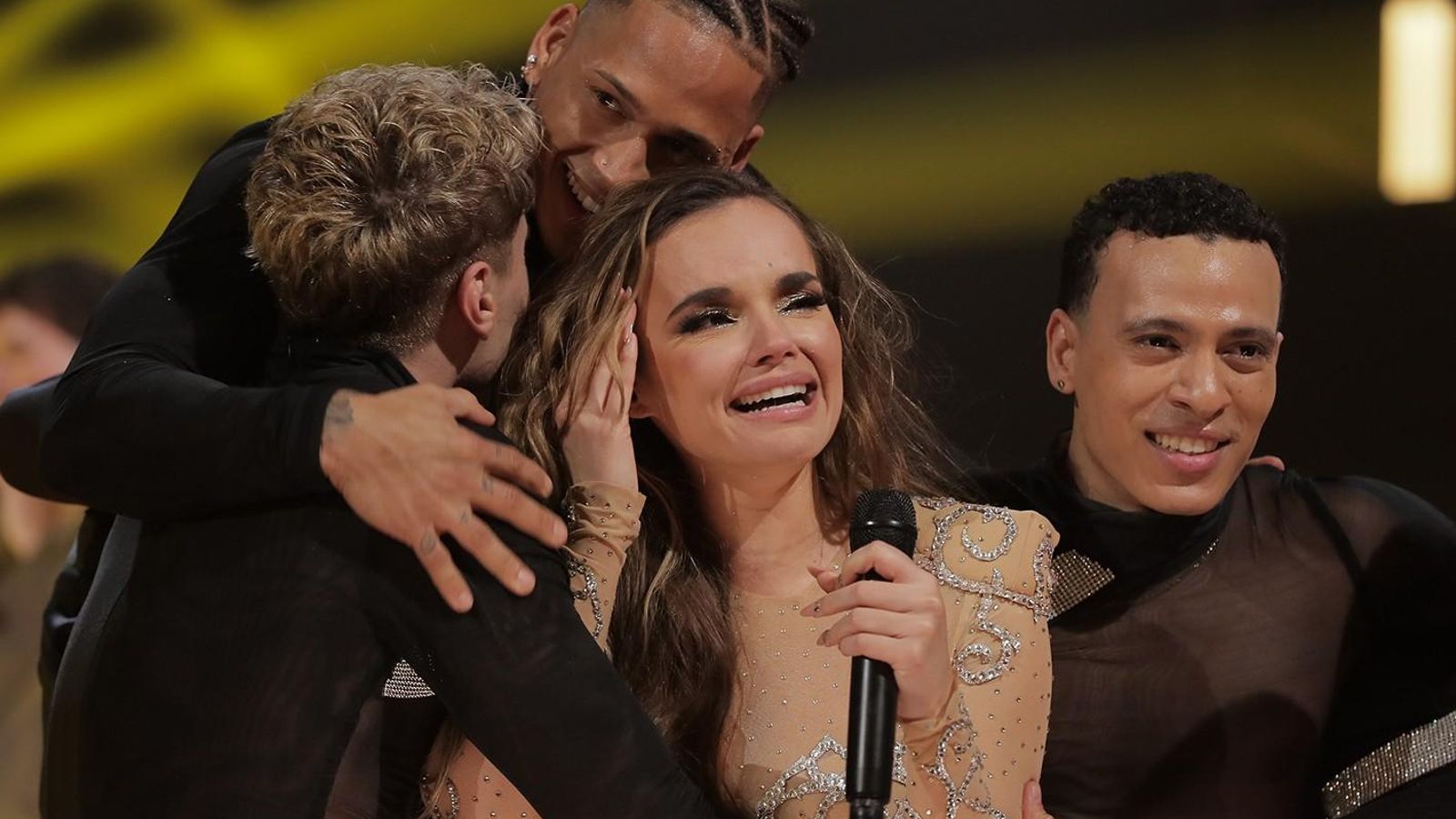 Melody se emociona al saberse ganadora del Benidorm Fest 2025 Melody se emociona al saberse ganadora del Benidorm Fest 2025