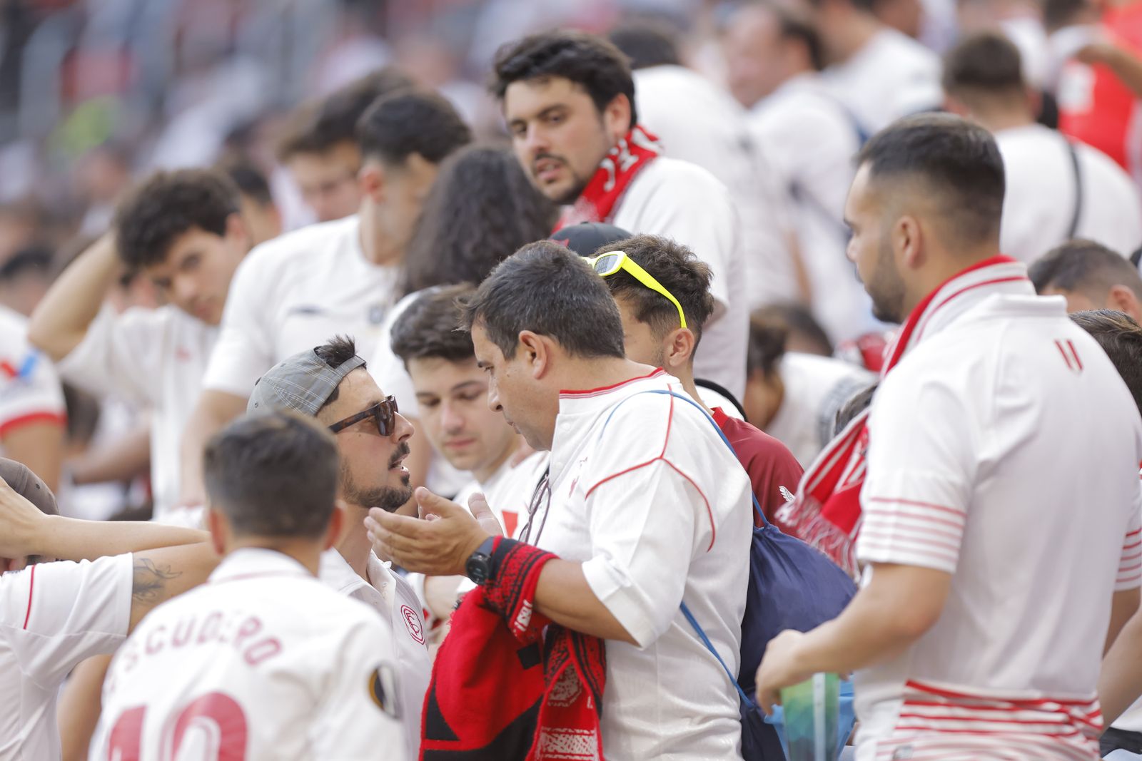 Búscate en las fotos del Sevilla-Roma