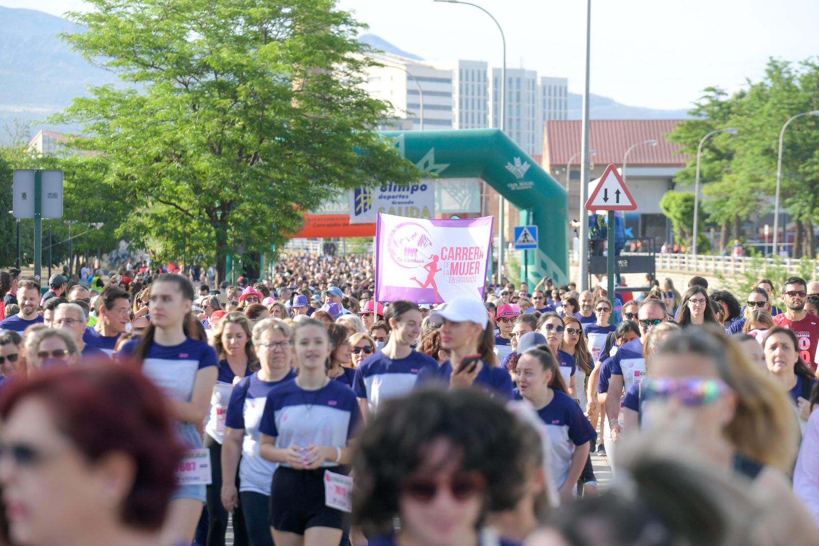 Las imágenes de la Carrera de la Mujer de este domingo en Granada
